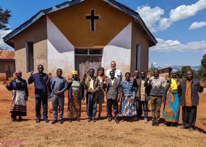 Kirche in Nkwenzulu mit Honoratioren