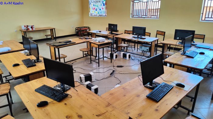 Computerraum mit Equipment (Danke auch an Lupila Learns!) © A. + M. Koehn bild