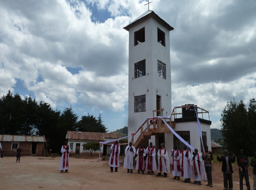 Kirchturm in Ludilu